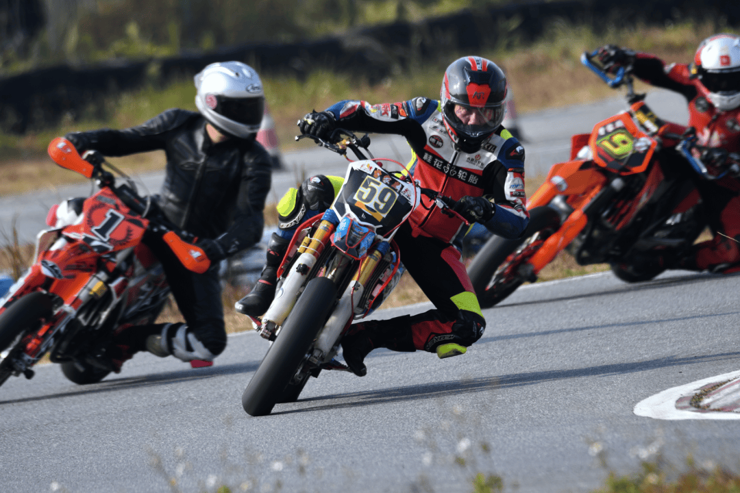 摩托车大赛叫什么名字(摩托车比赛现场)