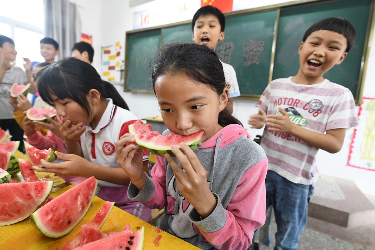 校园大赛吃瓜聚吃瓜爆料视频大全(吃瓜比赛搞笑视频)